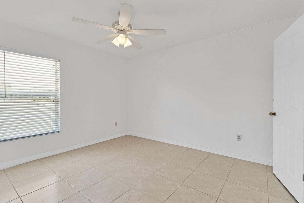 En Venta: $369,900 (4 camas, 3 baños, 2110 Pies cuadrados)