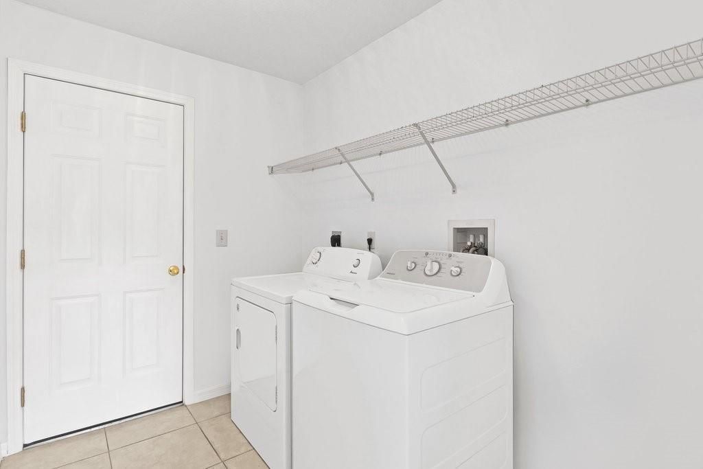 En Venta: $369,900 (4 camas, 3 baños, 2110 Pies cuadrados)