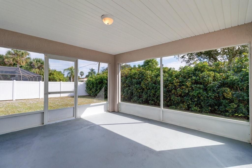 En Venta: $369,900 (4 camas, 3 baños, 2110 Pies cuadrados)