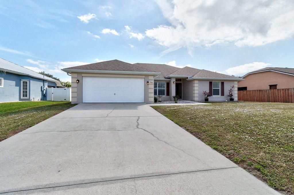 En Venta: $369,900 (4 camas, 3 baños, 2110 Pies cuadrados)