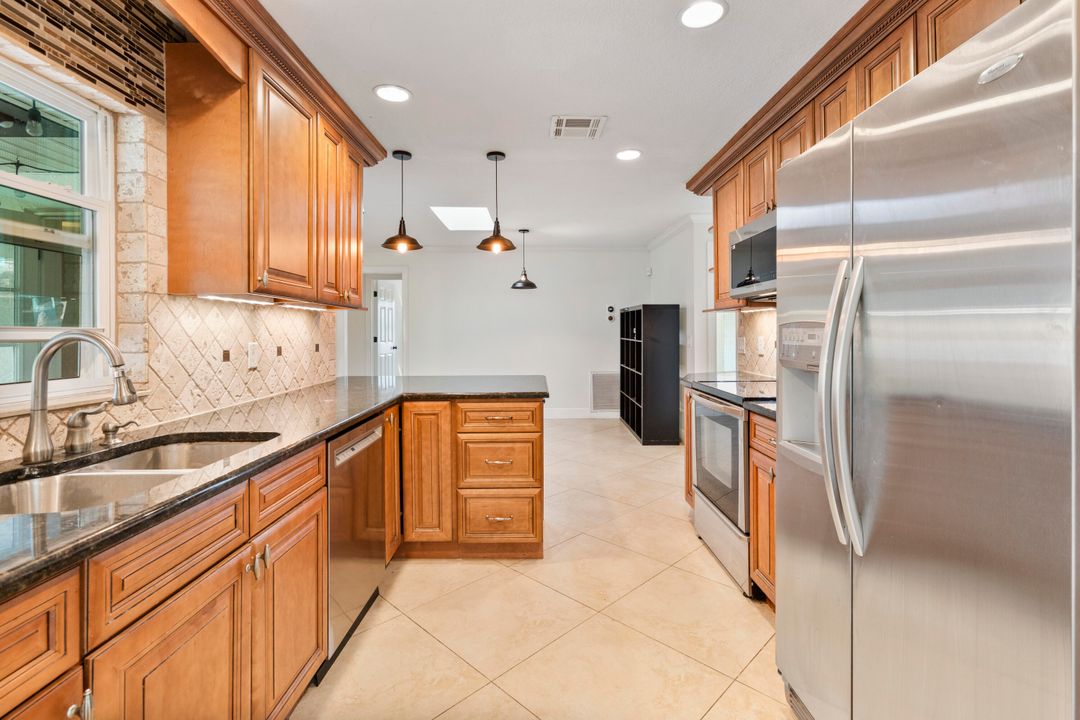 For Sale: $389,000 (3 beds, 2 baths, 1618 Square Feet)