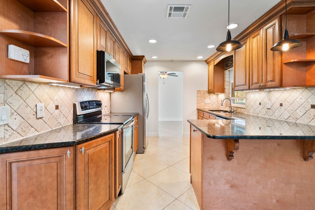 For Sale: $389,000 (3 beds, 2 baths, 1618 Square Feet)