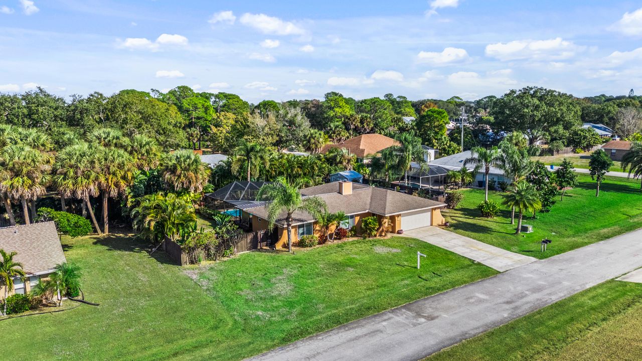 For Sale: $389,000 (3 beds, 2 baths, 1618 Square Feet)