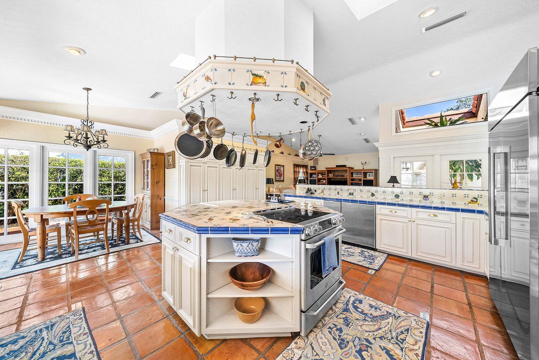 En Venta: $1,450,000 (5 camas, 5 baños, 4919 Pies cuadrados)