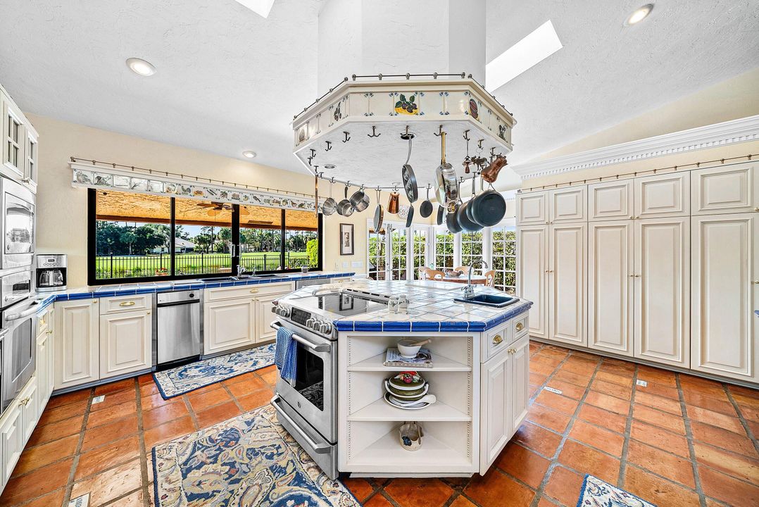 En Venta: $1,450,000 (5 camas, 5 baños, 4919 Pies cuadrados)