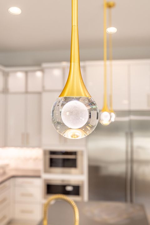 For Sale: $3,395,000 (6 beds, 5 baths, 5476 Square Feet)