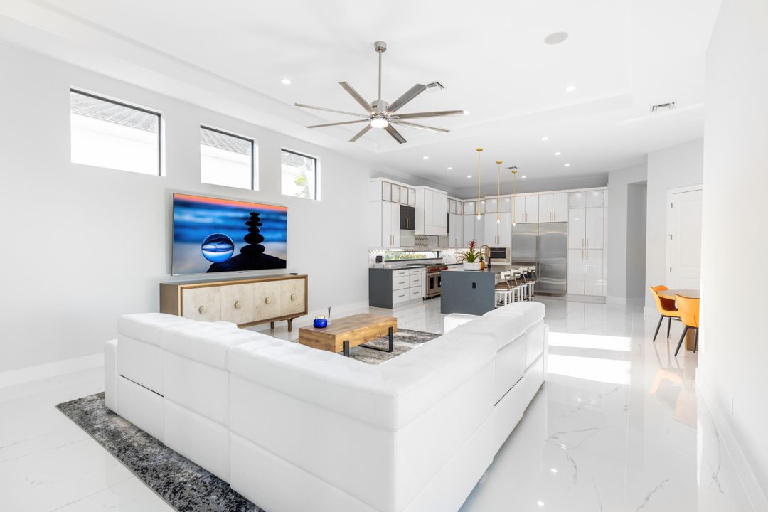 For Sale: $3,395,000 (6 beds, 5 baths, 5476 Square Feet)