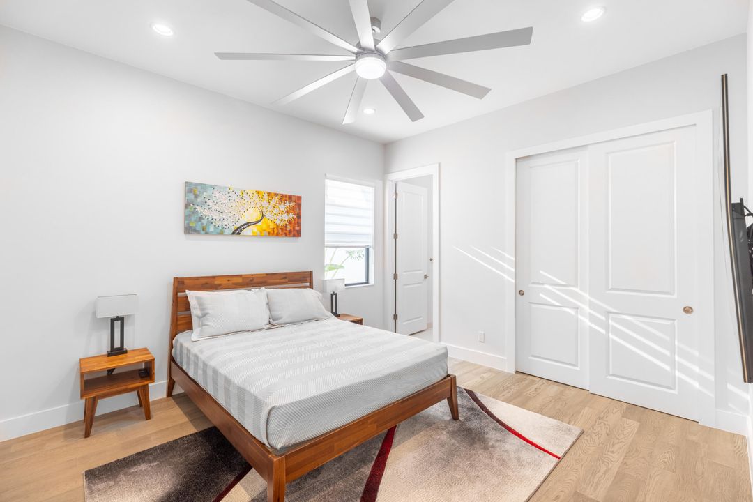 For Sale: $3,395,000 (6 beds, 5 baths, 5476 Square Feet)