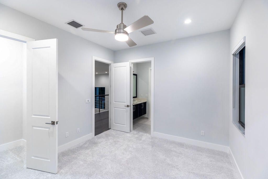 For Sale: $3,395,000 (6 beds, 5 baths, 5476 Square Feet)