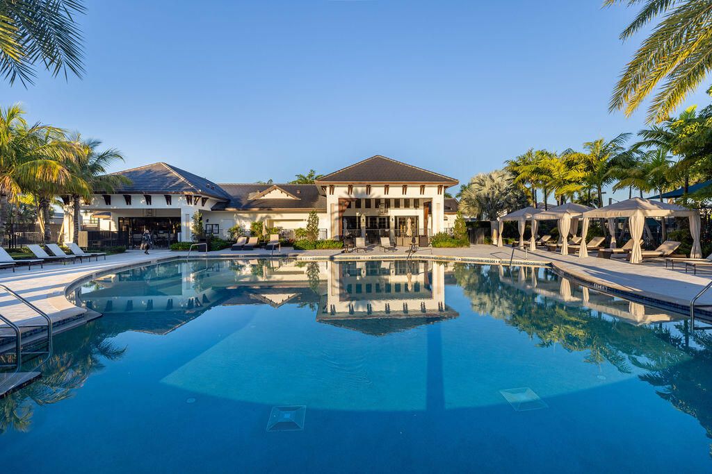 For Sale: $3,395,000 (6 beds, 5 baths, 5476 Square Feet)