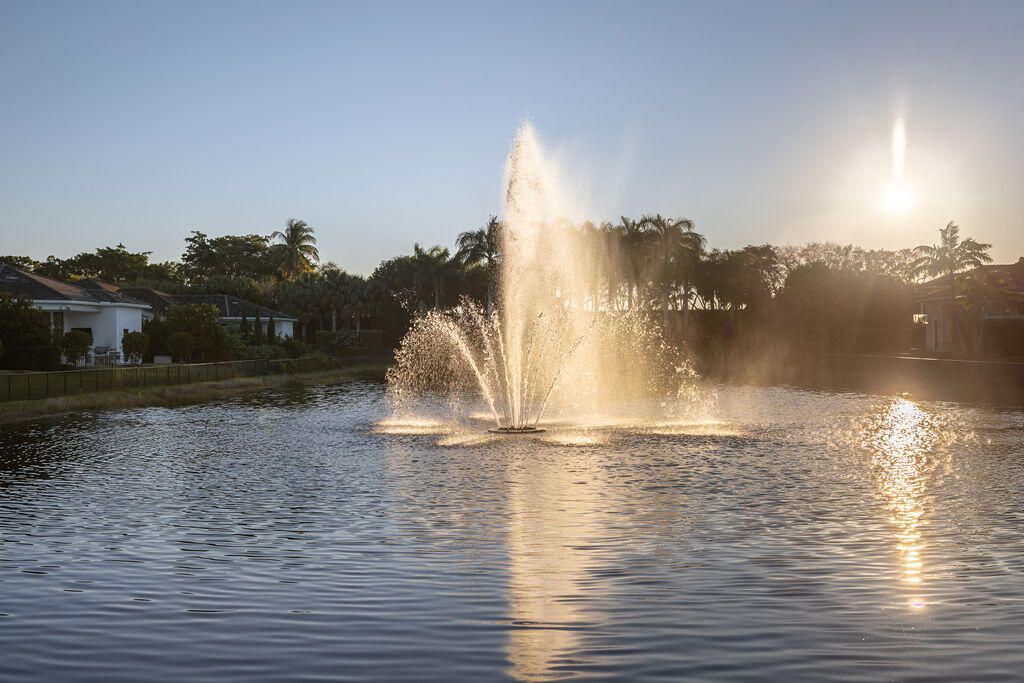 For Sale: $3,395,000 (6 beds, 5 baths, 5476 Square Feet)