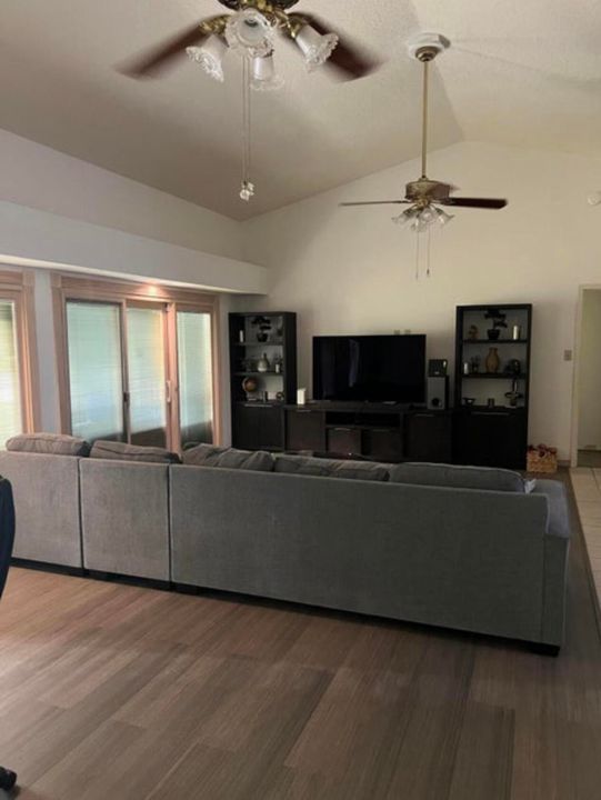 En Venta: $625,000 (3 camas, 2 baños, 1915 Pies cuadrados)