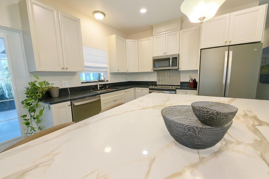 出租: $6,000 (3 贝兹, 2 浴室, 1144 平方英尺)