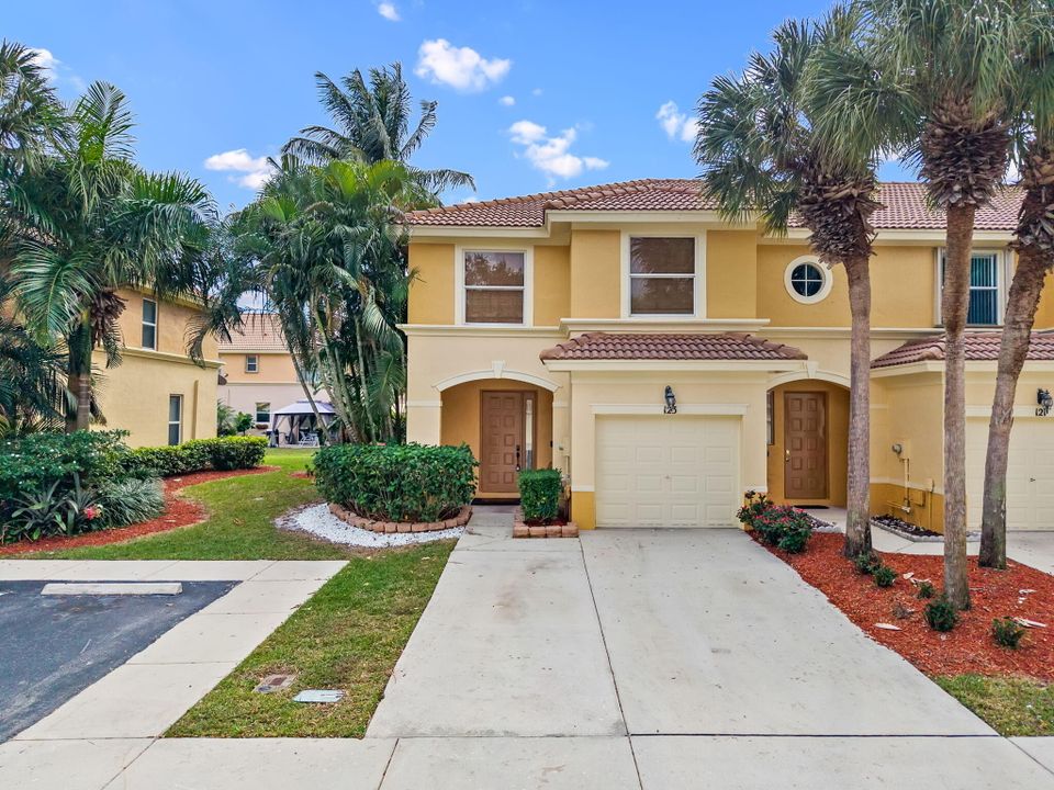 В аренду: $4,500 (3 спален, 2 ванн, 1579 Квадратных фут)