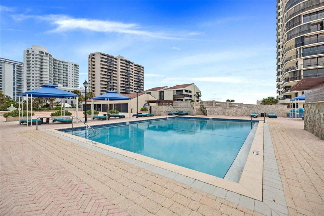 For Sale: $1,899,900 (2 beds, 3 baths, 2011 Square Feet)