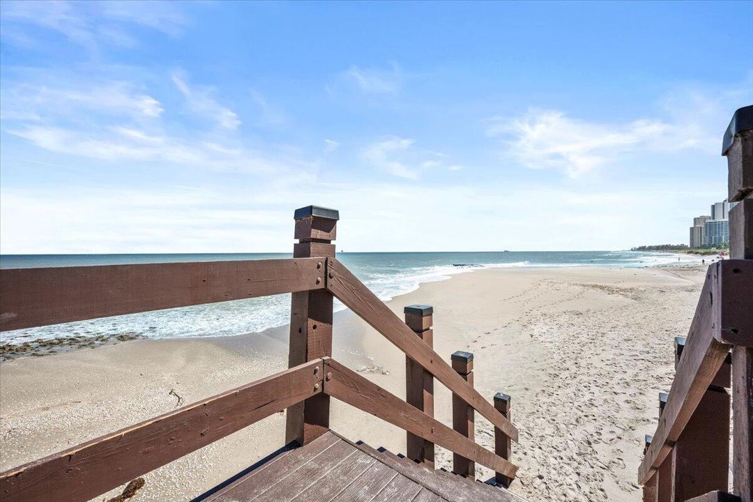 For Sale: $1,899,900 (2 beds, 3 baths, 2011 Square Feet)