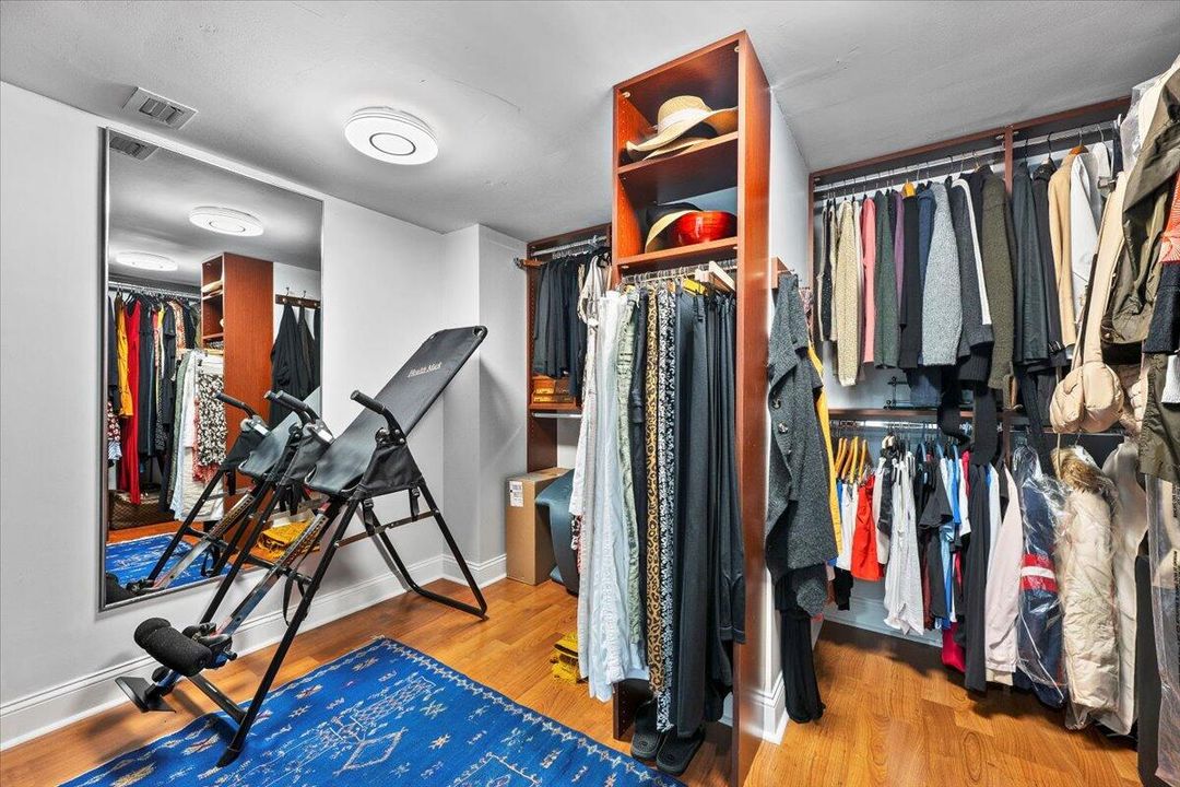 For Sale: $1,899,900 (2 beds, 3 baths, 2011 Square Feet)