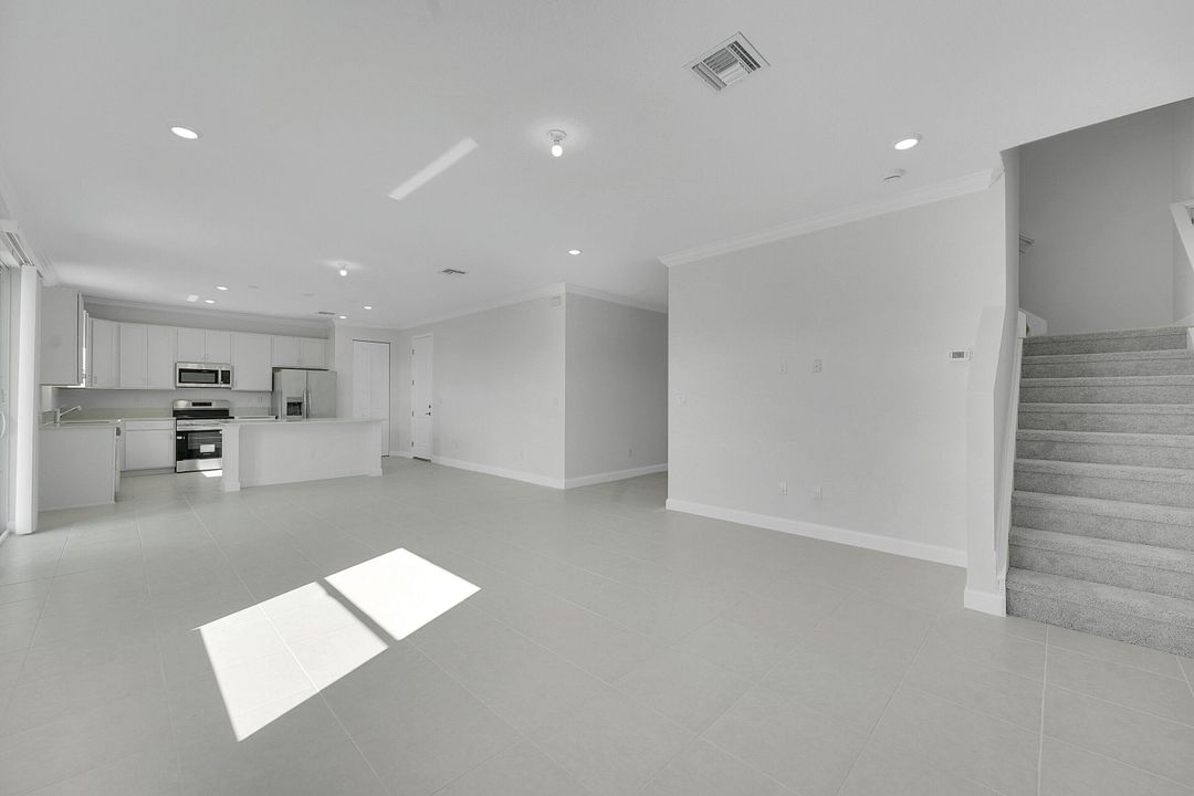 В аренду: $2,600 (4 спален, 2 ванн, 2583 Квадратных фут)