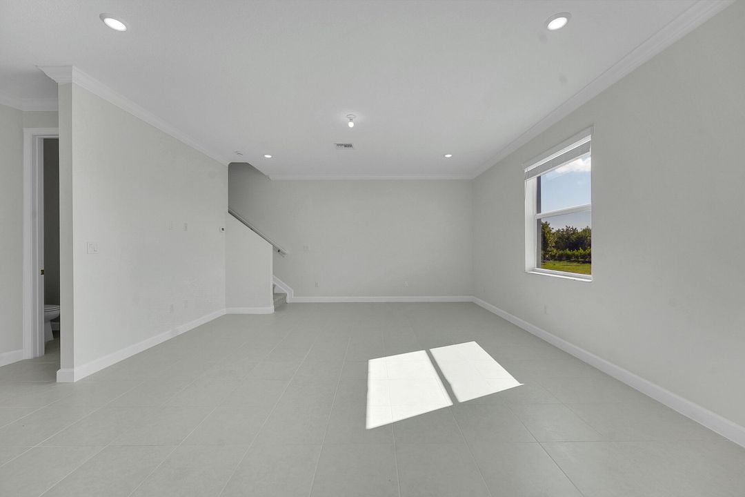 В аренду: $2,600 (4 спален, 2 ванн, 2583 Квадратных фут)