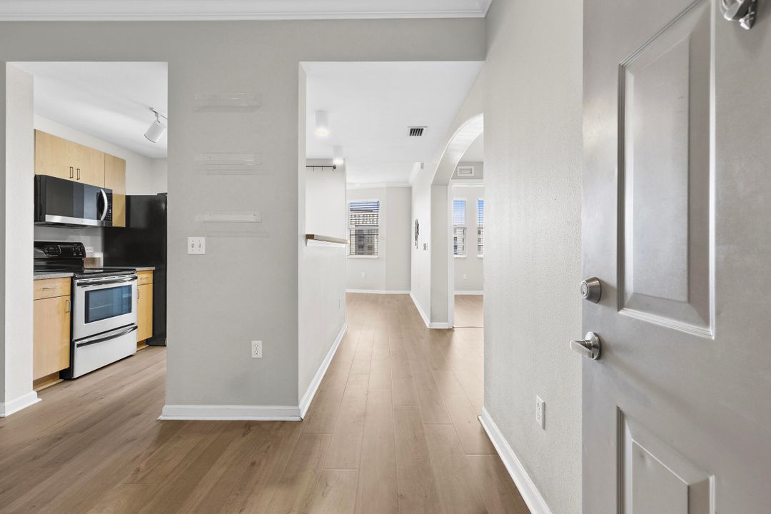 For Sale: $262,500 (1 beds, 1 baths, 760 Square Feet)