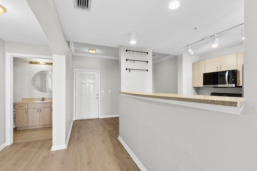 For Sale: $262,500 (1 beds, 1 baths, 760 Square Feet)