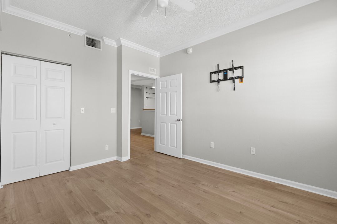 For Sale: $262,500 (1 beds, 1 baths, 760 Square Feet)