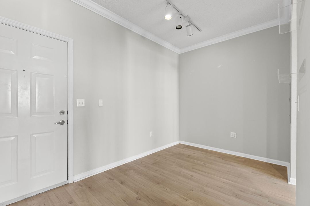 For Sale: $262,500 (1 beds, 1 baths, 760 Square Feet)