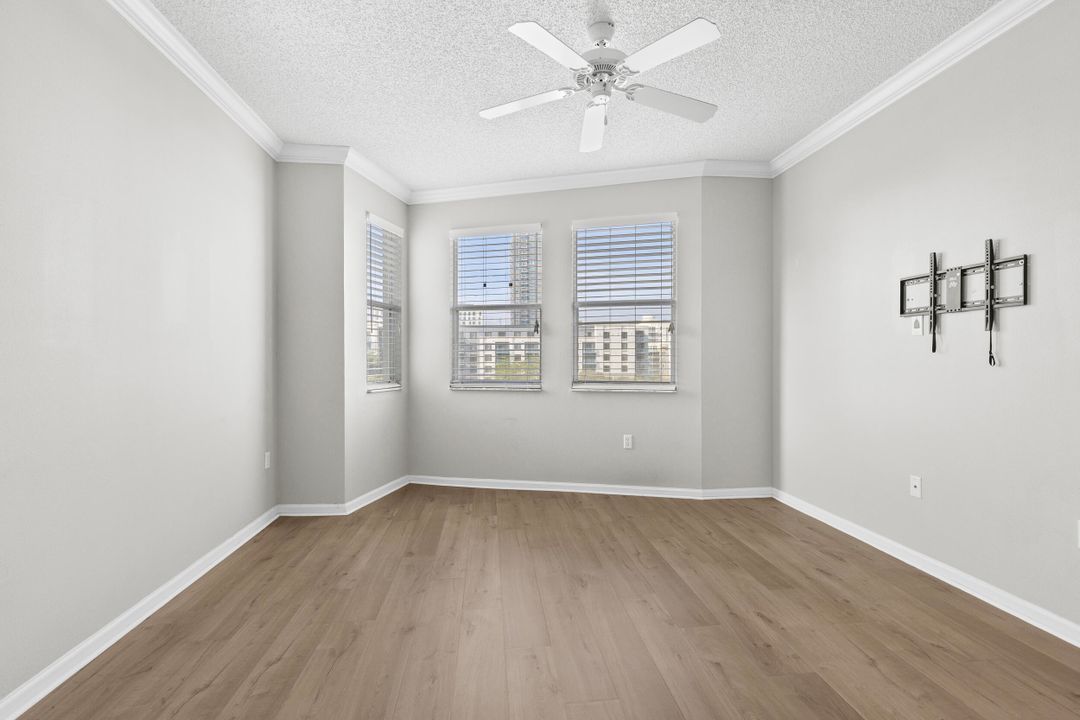 For Sale: $262,500 (1 beds, 1 baths, 760 Square Feet)