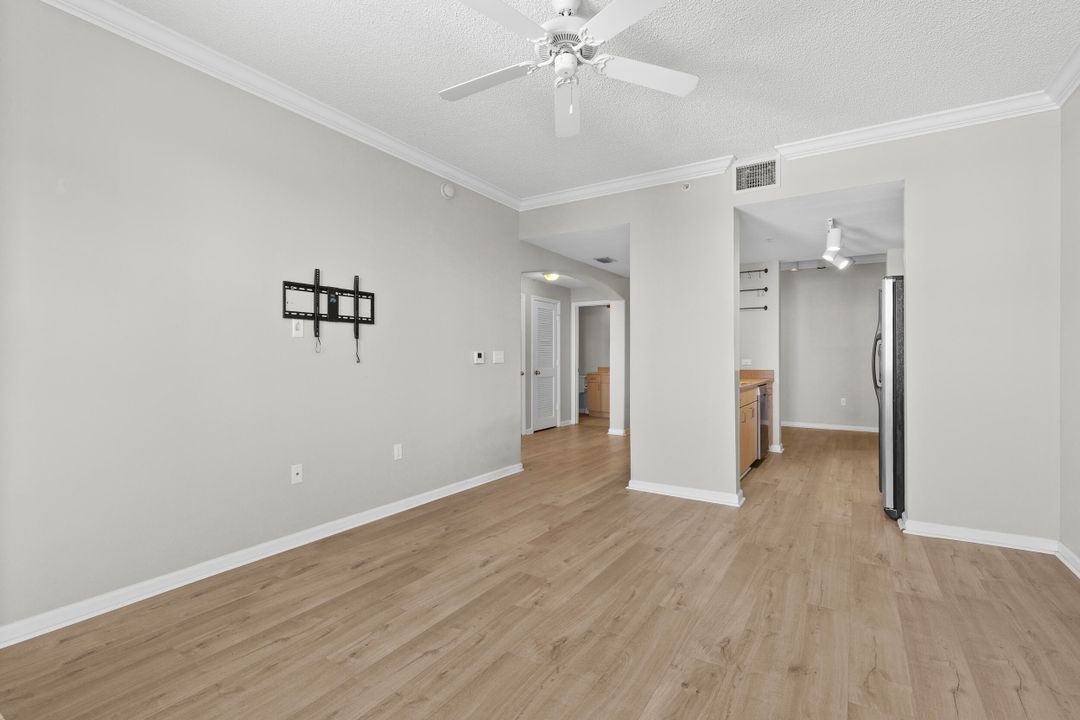 For Sale: $262,500 (1 beds, 1 baths, 760 Square Feet)