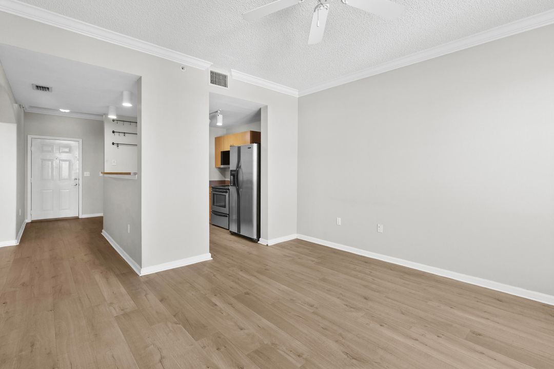 For Sale: $262,500 (1 beds, 1 baths, 760 Square Feet)