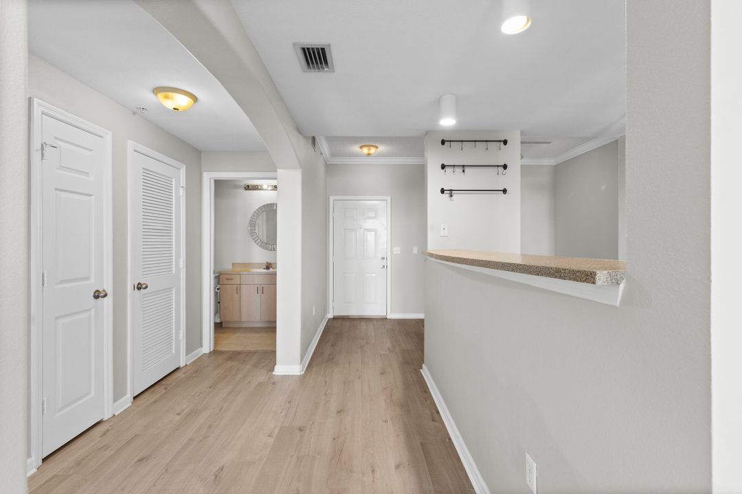 For Sale: $262,500 (1 beds, 1 baths, 760 Square Feet)