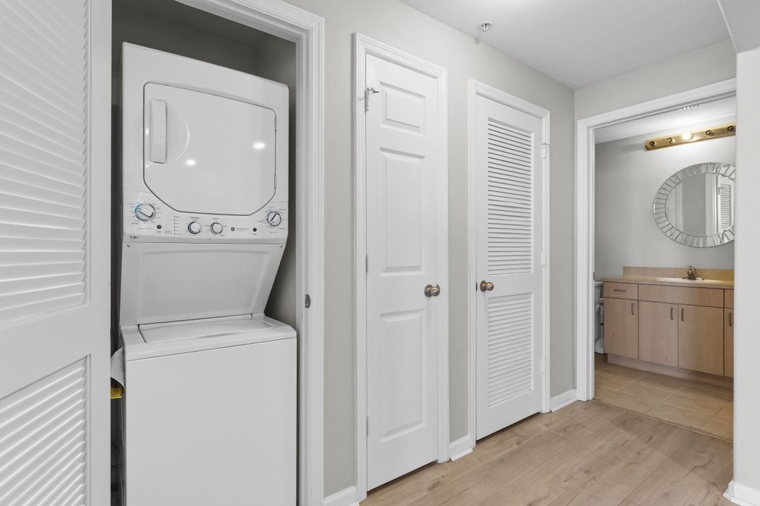 For Sale: $262,500 (1 beds, 1 baths, 760 Square Feet)