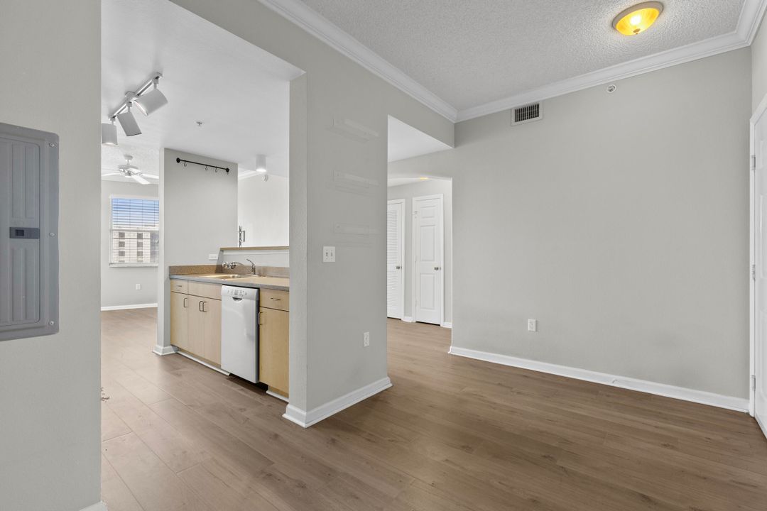 For Sale: $262,500 (1 beds, 1 baths, 760 Square Feet)