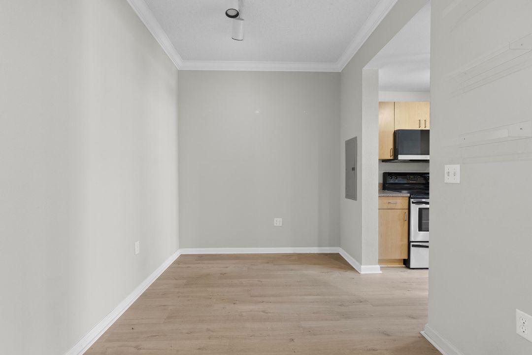 For Sale: $262,500 (1 beds, 1 baths, 760 Square Feet)