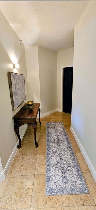 For Rent: $3,300 (1 beds, 1 baths, 920 Square Feet)