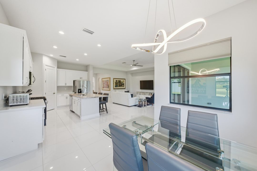 待售: $899,900 (2 贝兹, 2 浴室, 2100 平方英尺)