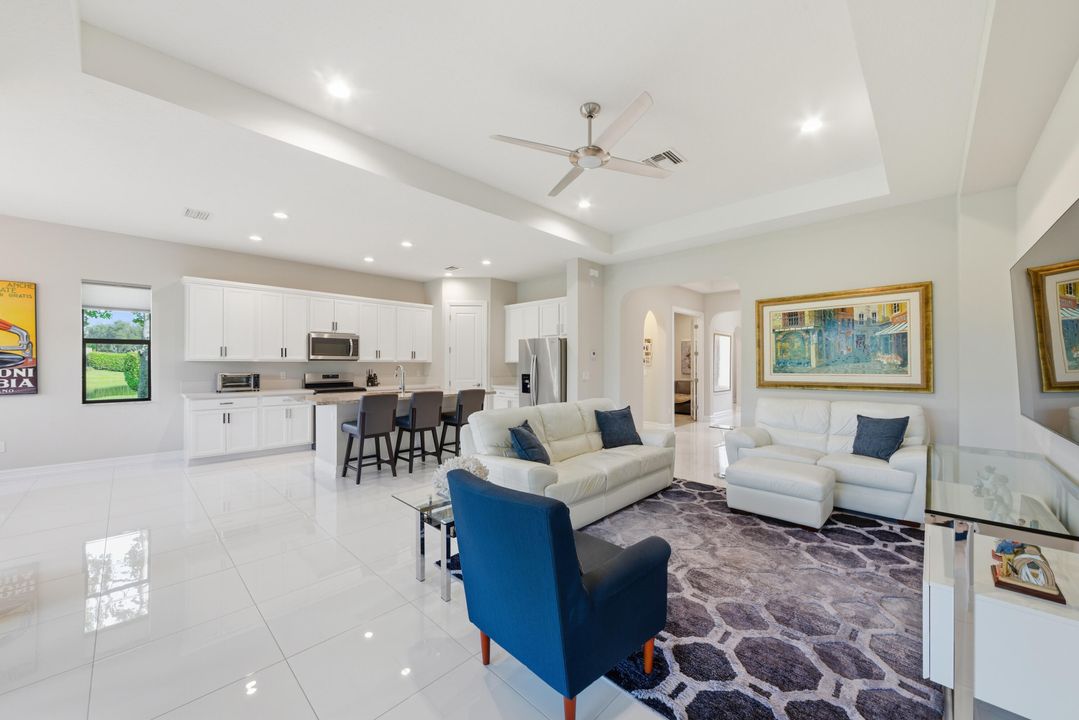 待售: $899,900 (2 贝兹, 2 浴室, 2100 平方英尺)