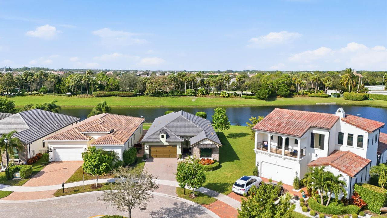 待售: $899,900 (2 贝兹, 2 浴室, 2100 平方英尺)