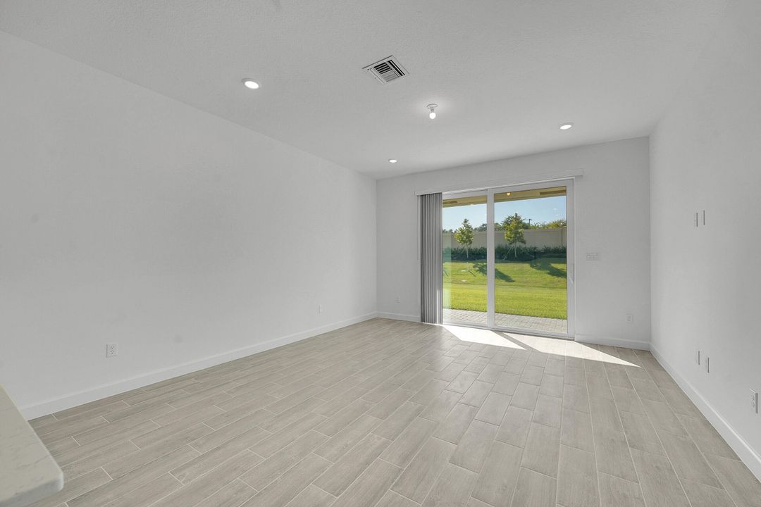 В аренду: $2,000 (2 спален, 2 ванн, 1308 Квадратных фут)