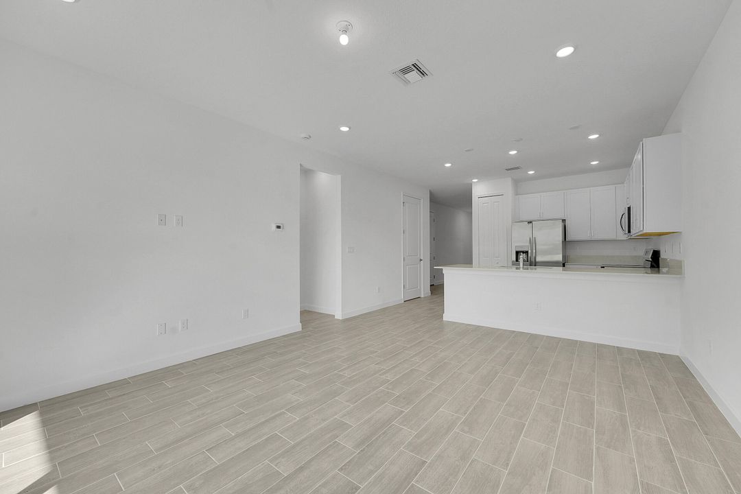 В аренду: $2,000 (2 спален, 2 ванн, 1308 Квадратных фут)