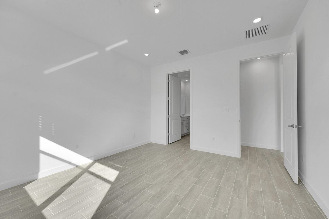 В аренду: $2,000 (2 спален, 2 ванн, 1308 Квадратных фут)