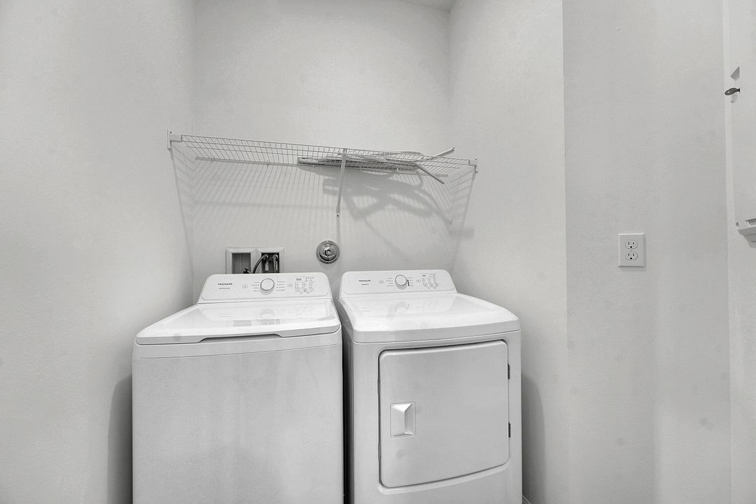 В аренду: $2,000 (2 спален, 2 ванн, 1308 Квадратных фут)