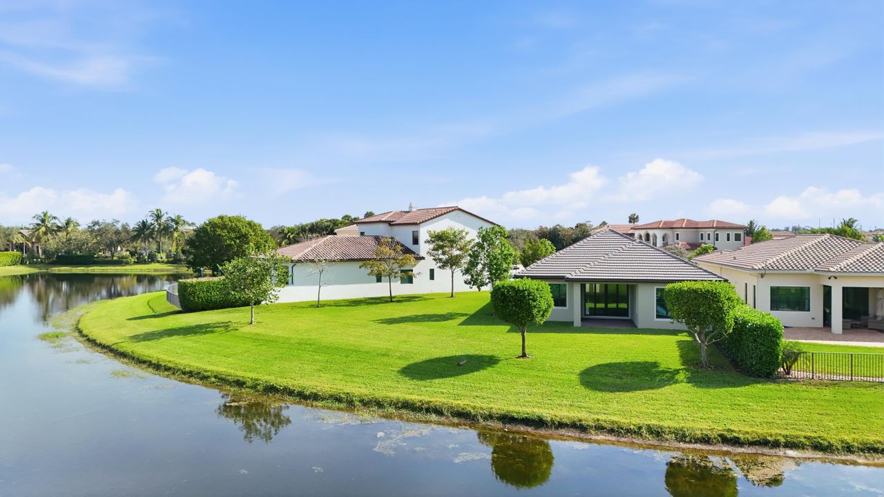 待售: $899,900 (2 贝兹, 2 浴室, 2100 平方英尺)