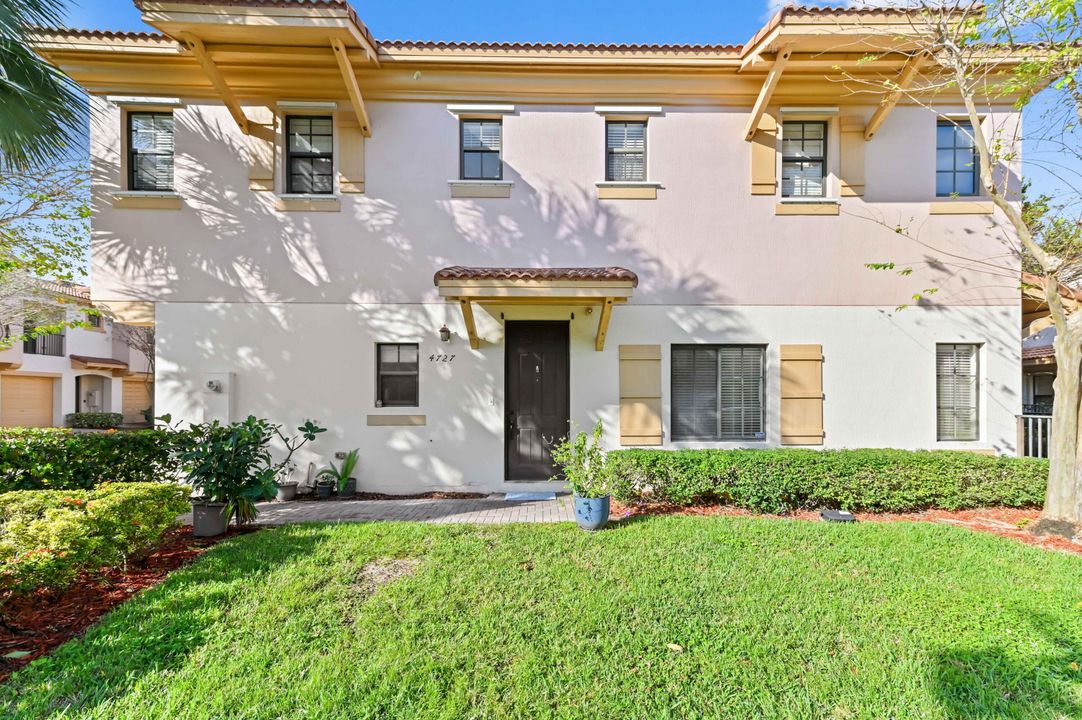 For Sale: $499,900 (3 beds, 2 baths, 1768 Square Feet)