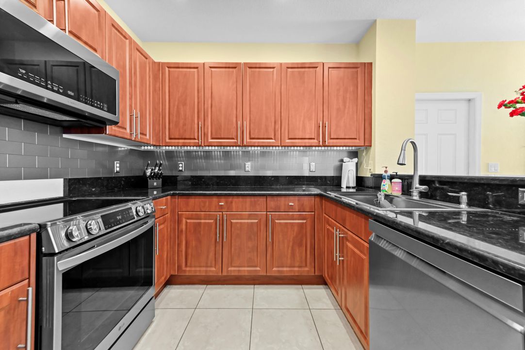 For Sale: $499,900 (3 beds, 2 baths, 1768 Square Feet)