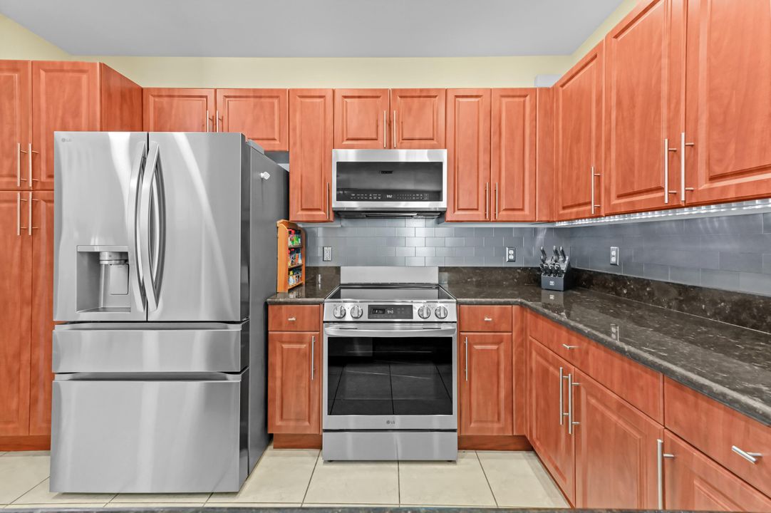 For Sale: $499,900 (3 beds, 2 baths, 1768 Square Feet)