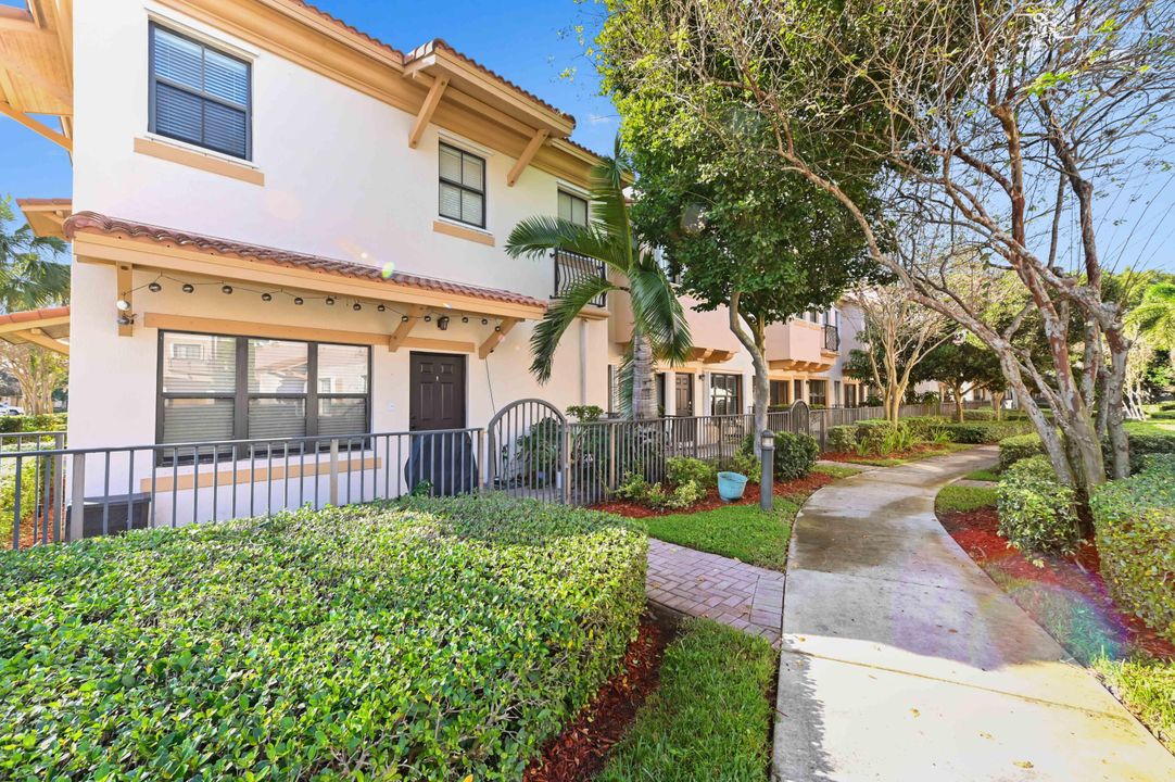For Sale: $499,900 (3 beds, 2 baths, 1768 Square Feet)