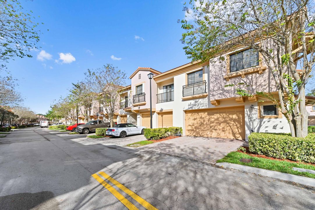 For Sale: $499,900 (3 beds, 2 baths, 1768 Square Feet)