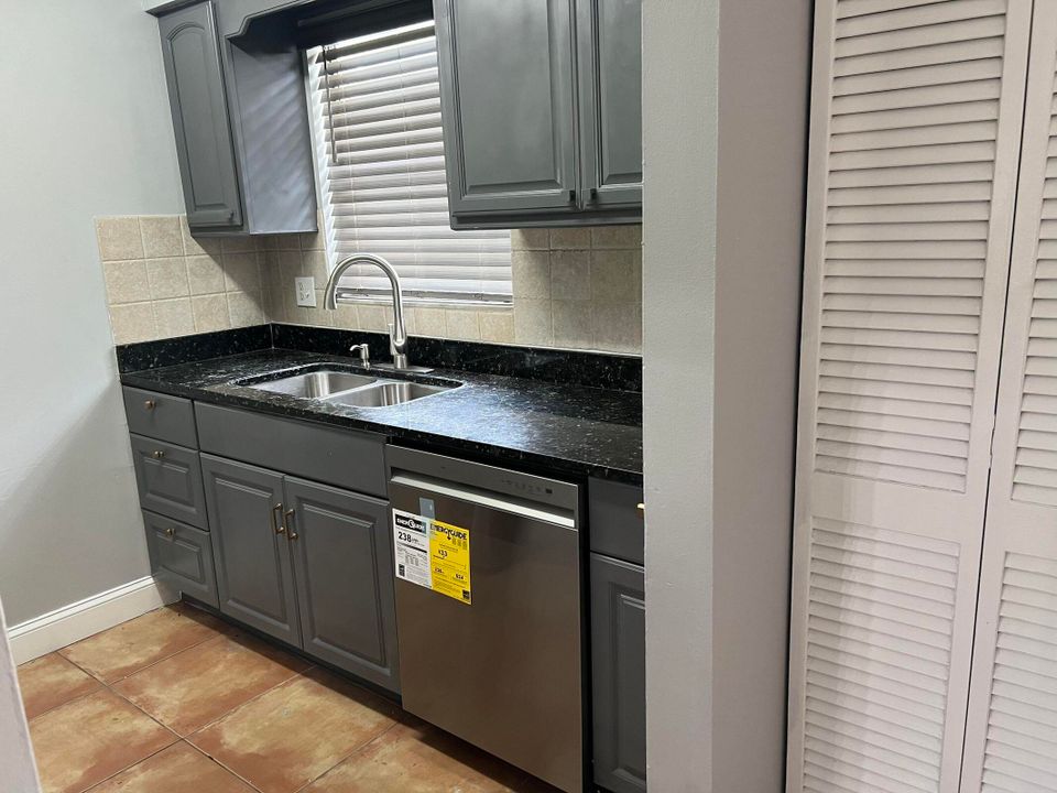 For Rent: $2,250 (2 beds, 2 baths, 1226 Square Feet)