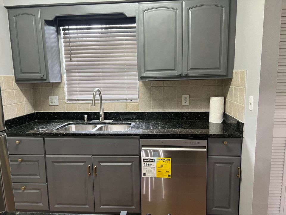 For Rent: $2,250 (2 beds, 2 baths, 1226 Square Feet)